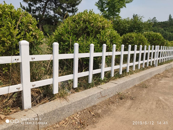 锌钢草坪护栏
